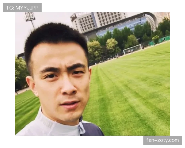 赵继伟一整天像和尚一样训练，刷到他朋友圈那张豪宅沙发照我直接懵